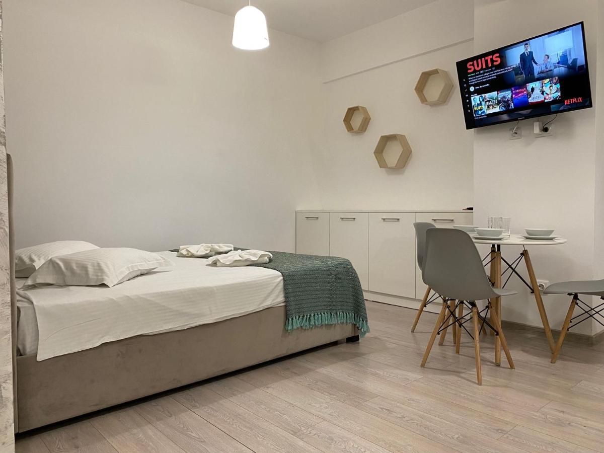 Studios & Apartments Palas By Glam At Lazar Towers ヤシ エクステリア 写真