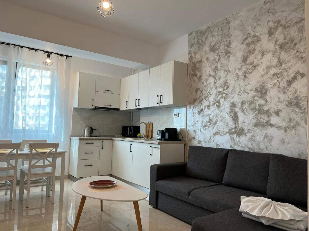 Studios & Apartments Palas By Glam At Lazar Towers ヤシ エクステリア 写真