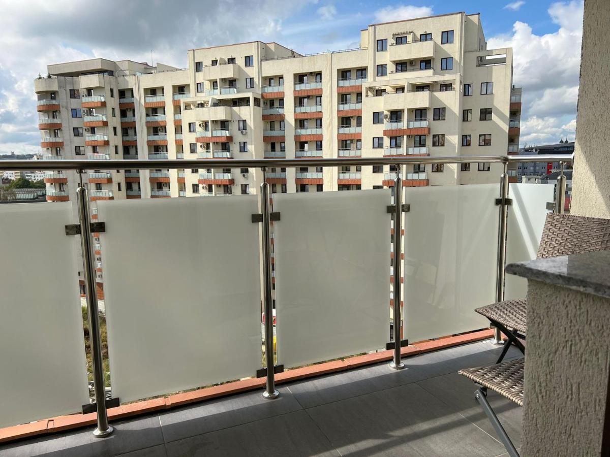 Studios & Apartments Palas By Glam At Lazar Towers ヤシ エクステリア 写真