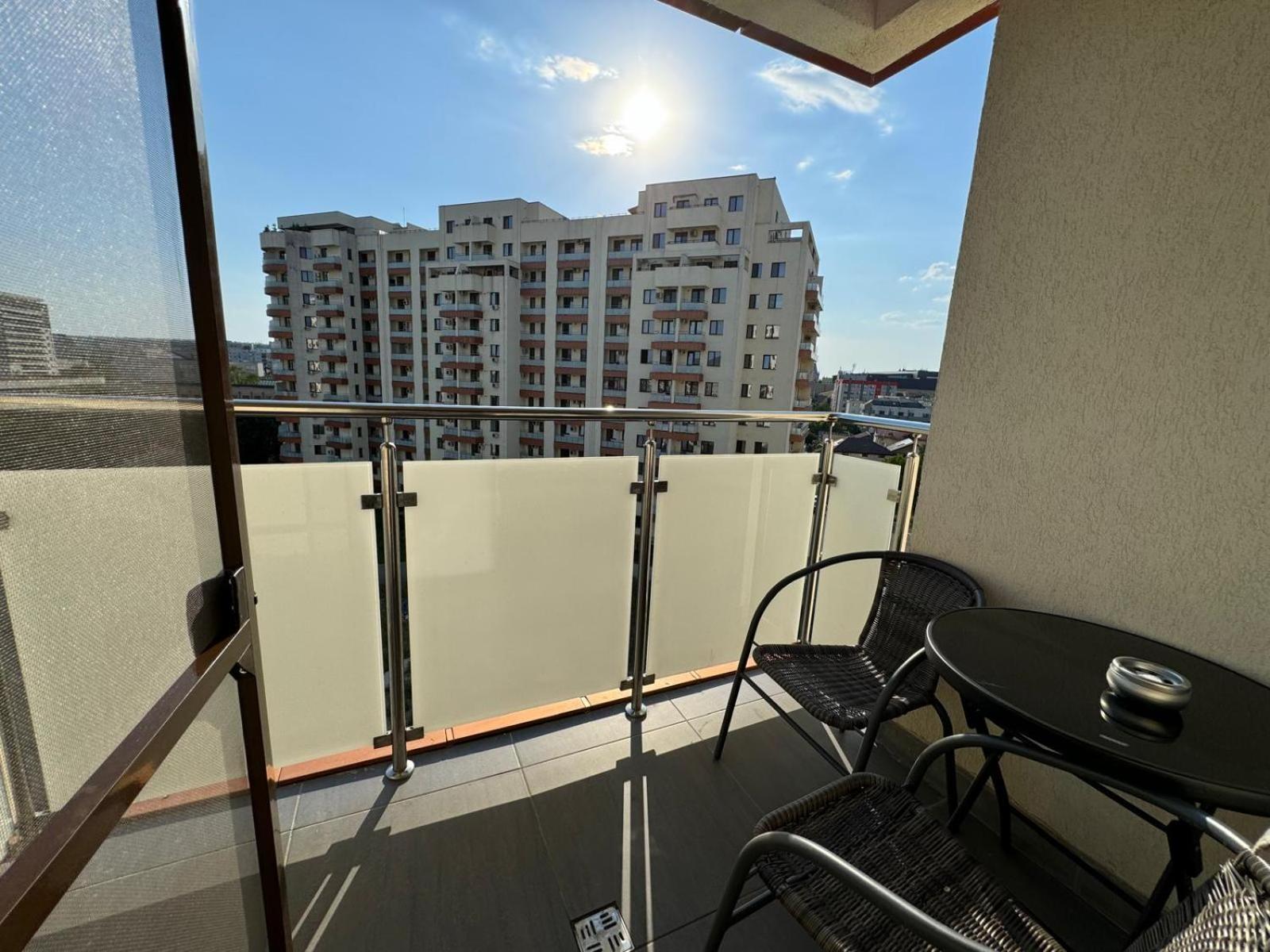 Studios & Apartments Palas By Glam At Lazar Towers ヤシ エクステリア 写真